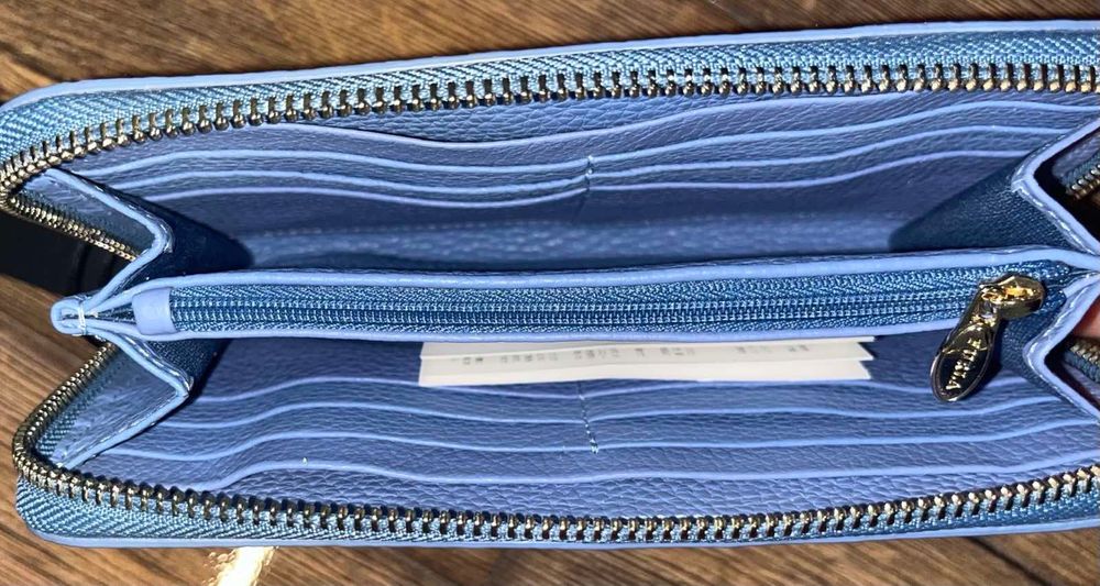 Продавам портфейл ФУРЛА нов