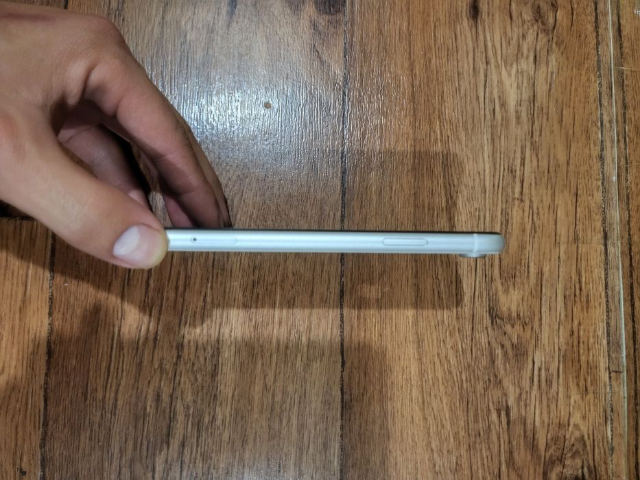 Телефон iPhone xr срочно срочно