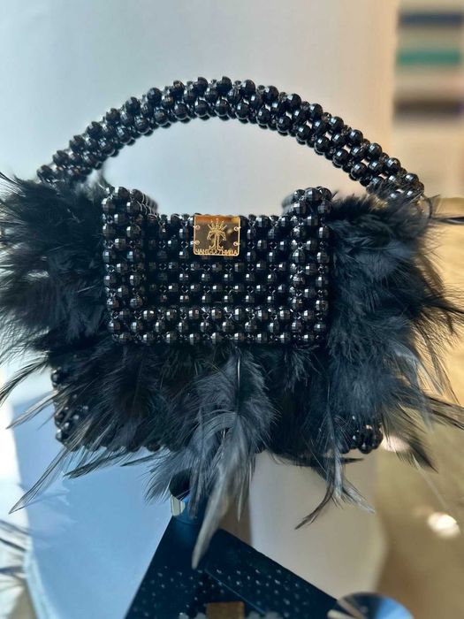 Черна елегантна чанта с естествени пера