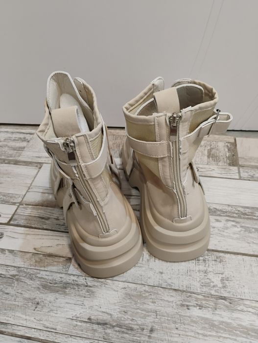 Продавам много готини боти 39 номер