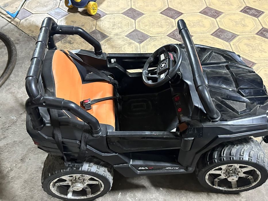 Детский автомобиль