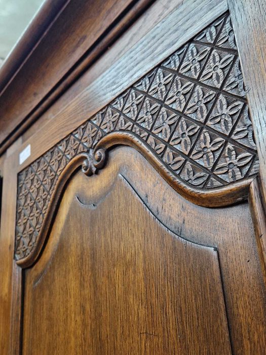 Двукрилен дъбов гардероб от пълен дъбов масив