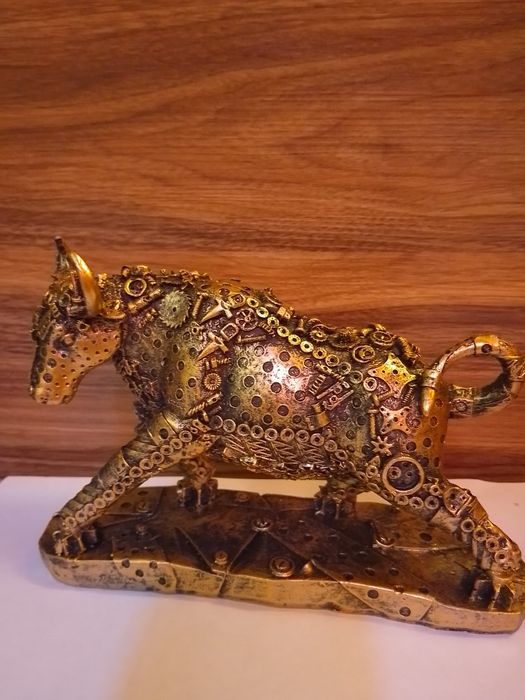 Статуетка-бик-20см.