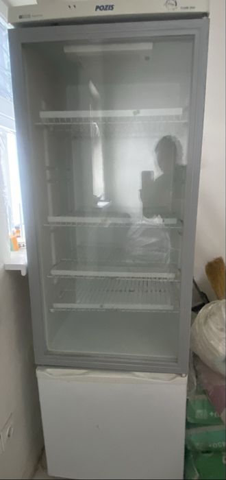 Продам витриный холодильник