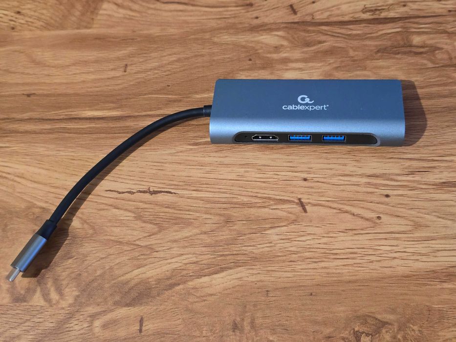 CableExpert 5-в-1 USB-C Адаптер: Твоят Пълен Комплект за Свързаност!