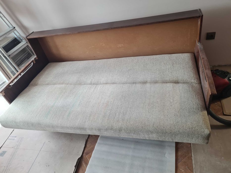 Секции, двукрилен гардероб,диван,надстройки