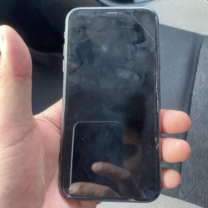 Продам айфон 11.