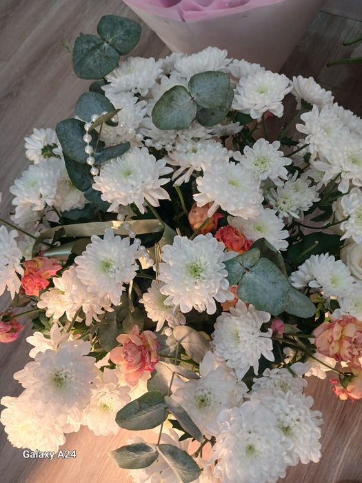 Продам  букеты цветов.