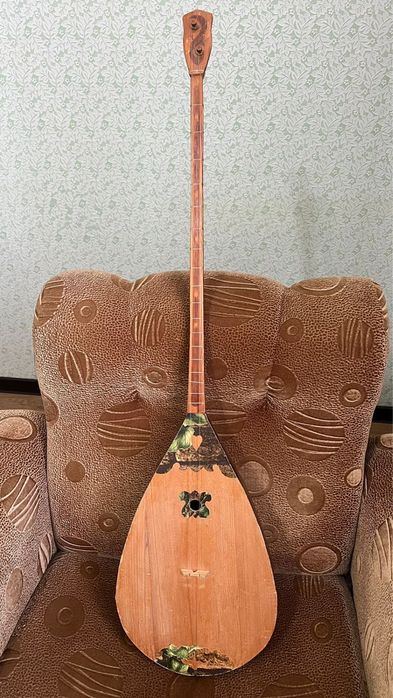 Казахская домбра