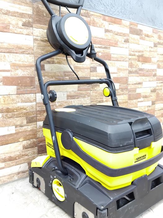 Подопочистваща Машина Karcher  br40/10c  220v Ролкова за Всички Настилки  Нов Модел
