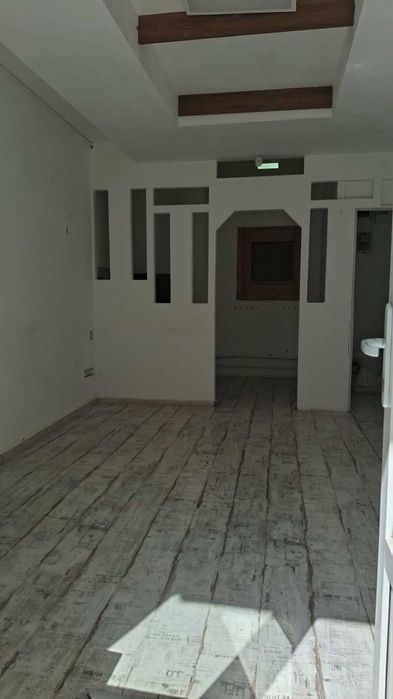 Spațiu comercial – 23,5 / 35 / 58,5 m² – Str. Republicii – acces stradal 200 €