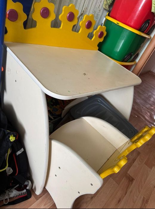 Продам детский стол со стульчиком