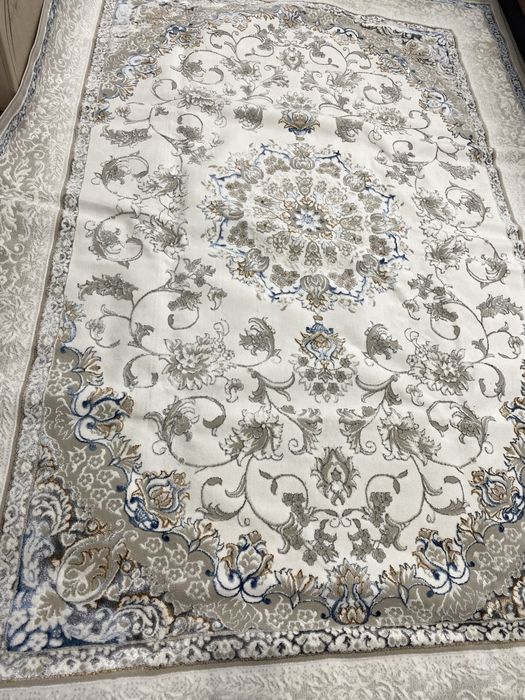 Продам ковер новый