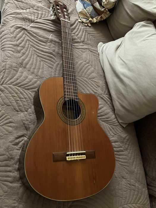 Гитара в хорошем состоянии