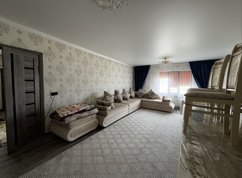 Диван, 4*2 с отдельным пуфиком
