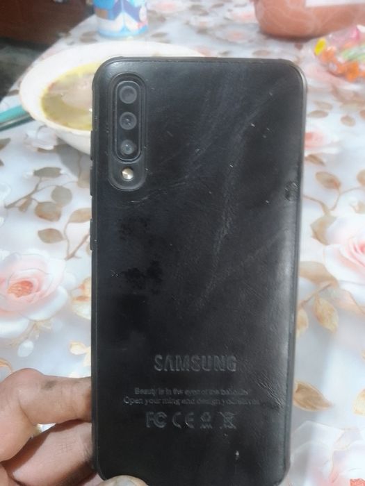 Продам Самсунг А50,,Realmec21Y
