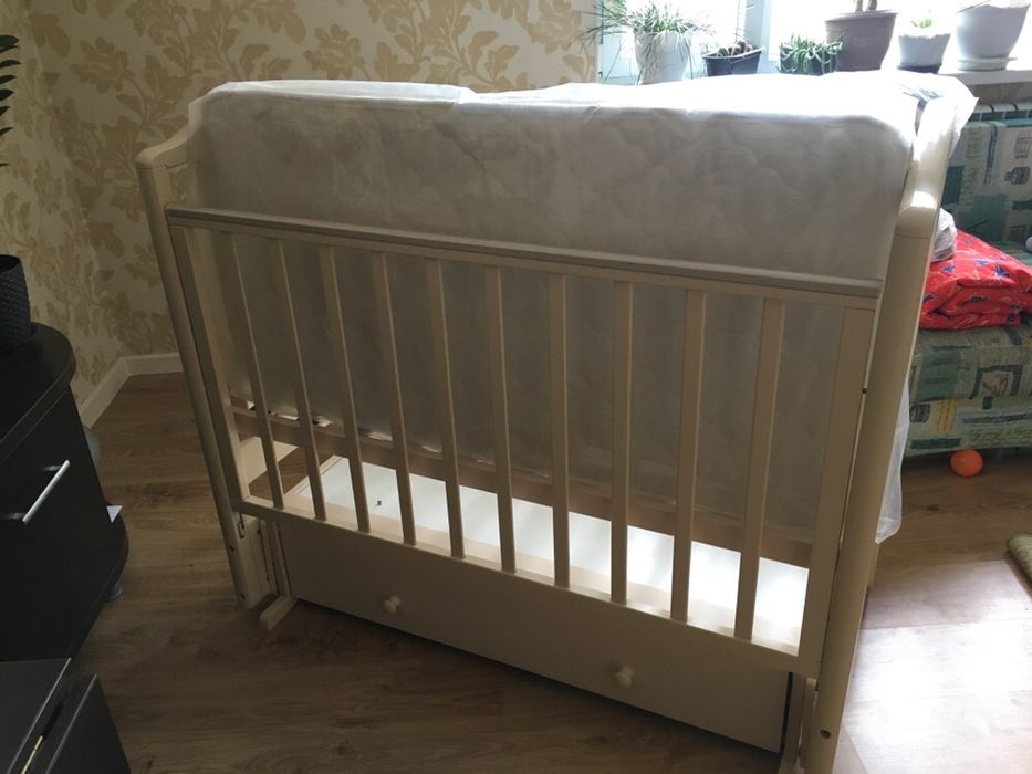 Детская кроватка