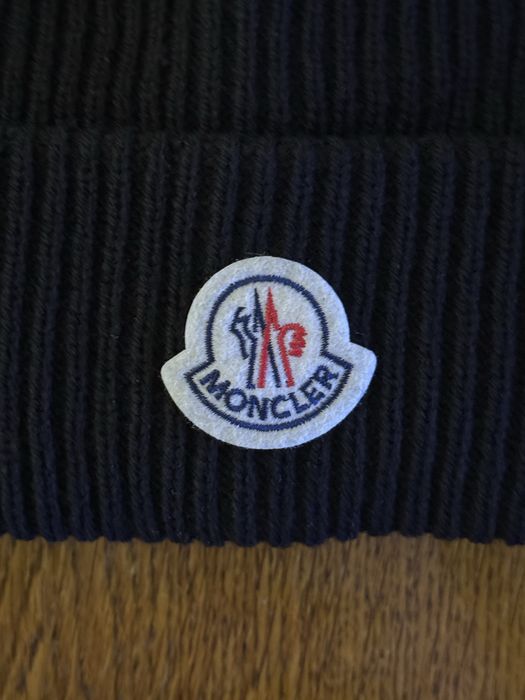 Moncler caciula noua