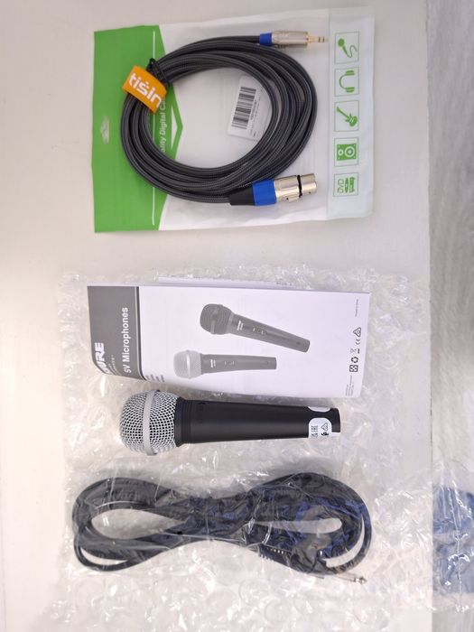 Чисто нов микрофон SHURE SV100 с 2 кабела