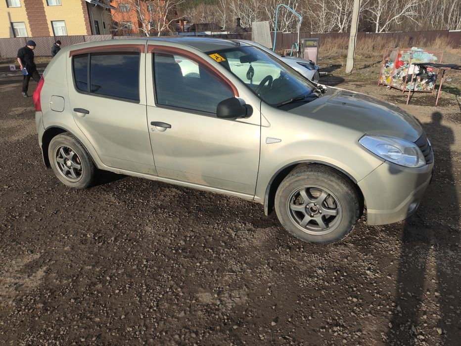 Продаю Рено Сандеро