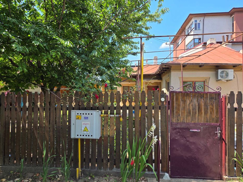 Casa km 4 cu 300m2 teren de vanzare
