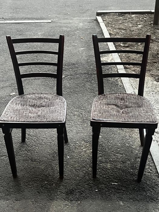 Деревянные стулья