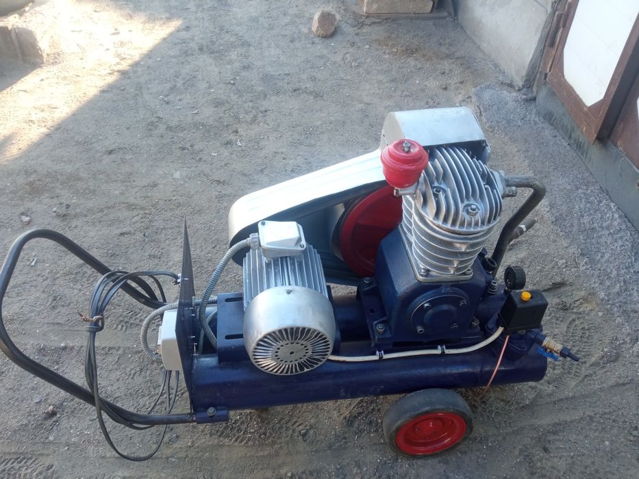 Продам воздушный компрессор СО-7б.