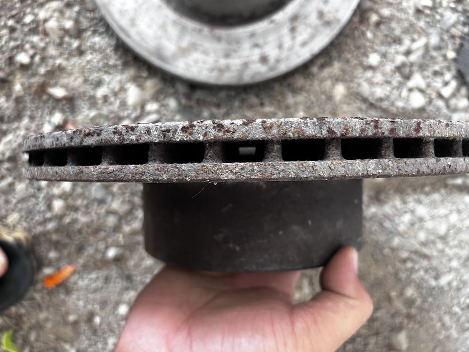 Е34 тормозной диск пердний и колодка перед зад