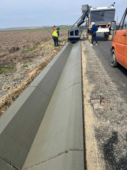 Santuri si rigole betonate  rigole de acostament realizate mecanizat