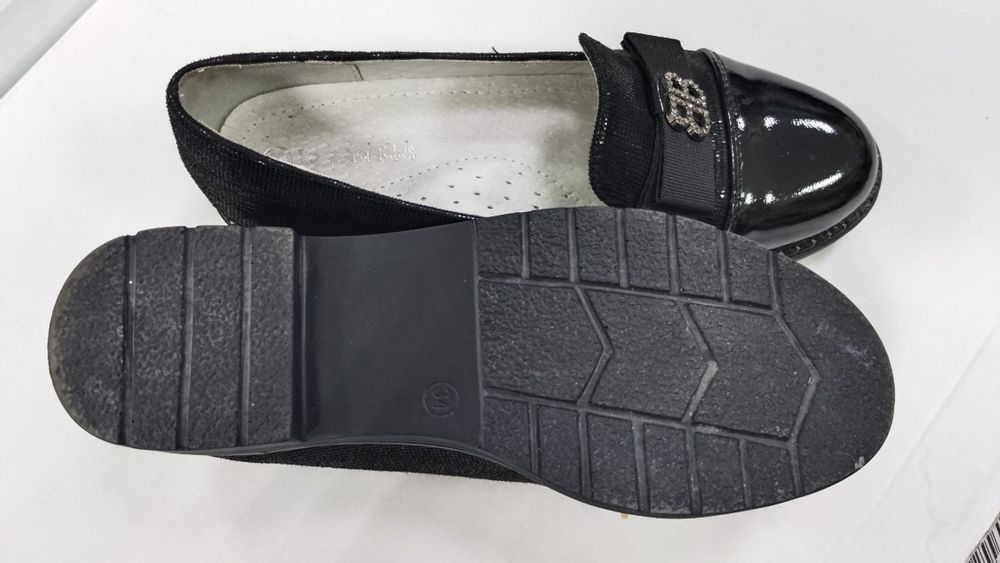 Продам детские туфли