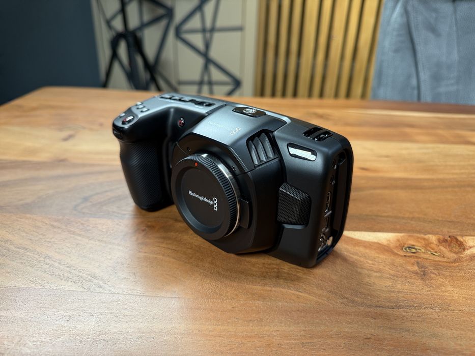 Vand / schimb Blackmagic Pocket Cinema Camera 4K – stare impecabila