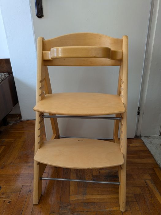 Детски стол за хранене дървен