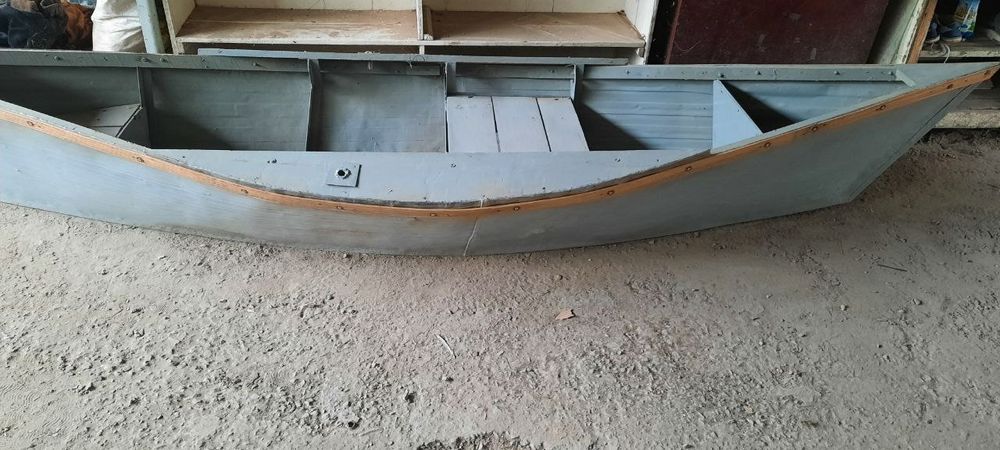 Лодка из дюриалюминя и дерево 3.5 сум