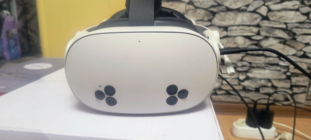 Meta quest 3s plus K4 bost (curea și baterie externa )