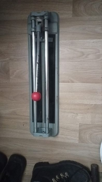 Vând mașină de tăiat gresie și faianță