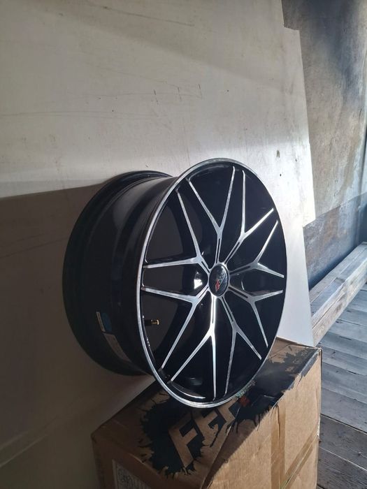 Продам диски новые р.17