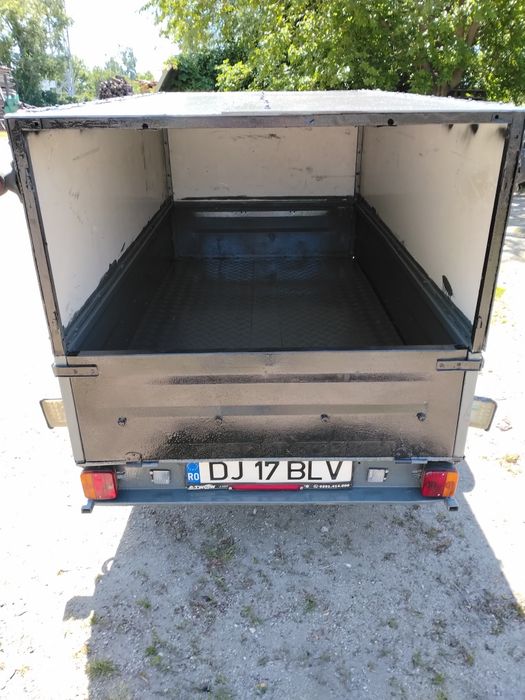 Vând Remorcuta  cu frână 1000kg Se conduce cu cât. B