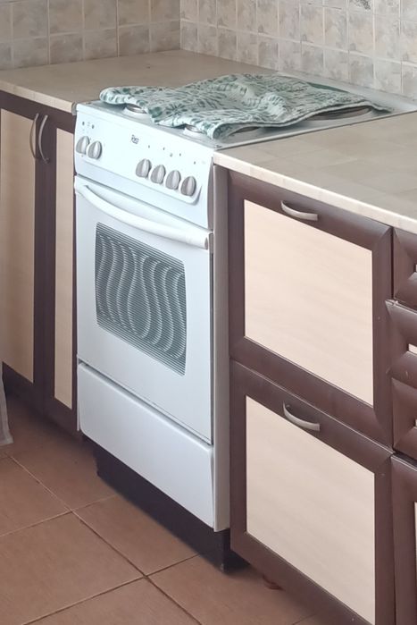 Плита электричечкая, размер 60 см, все 4 камфорки работают