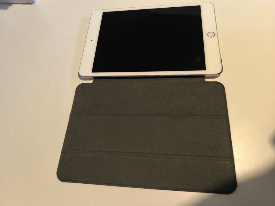 2 бр. iPad 4 mini розов и сив