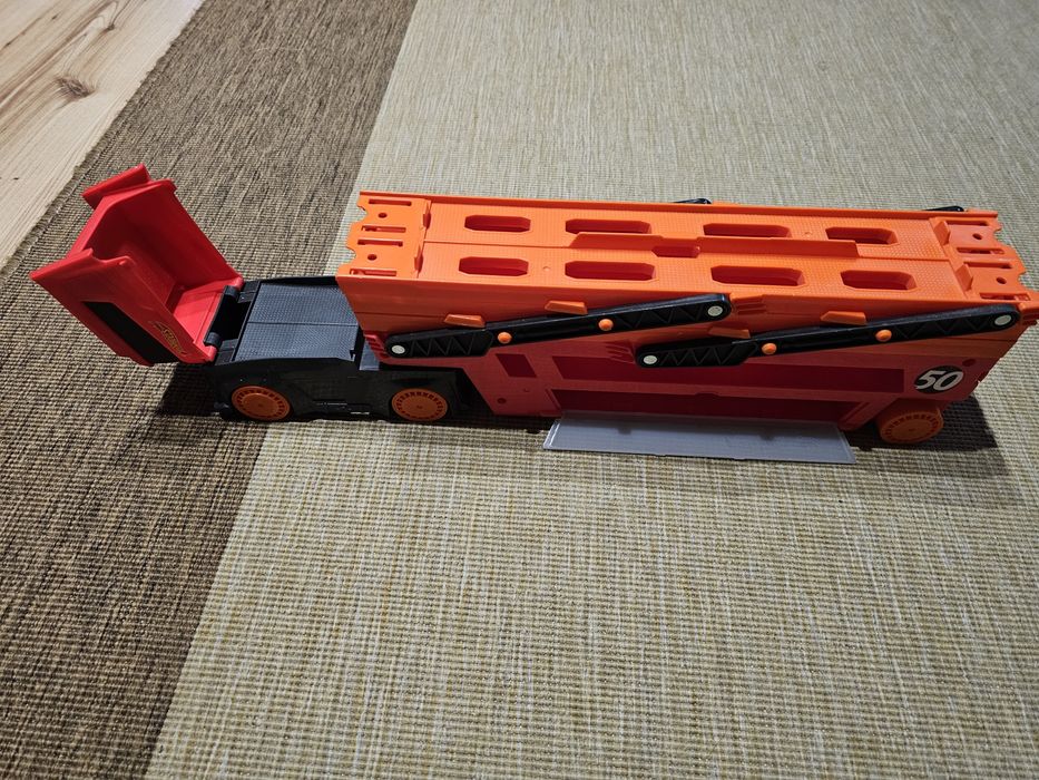 Camion transport mașinuțe Hot Wheels