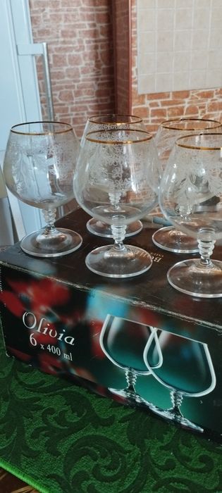 Бокалы для алкогольных напитков.