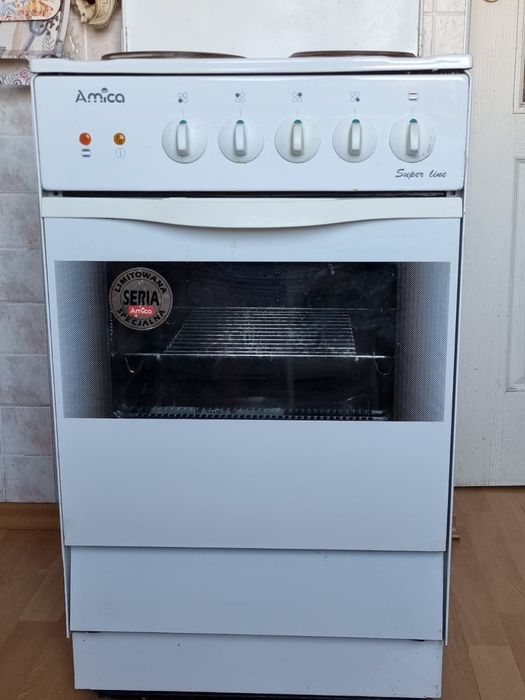 Продам Электро плиту Amica