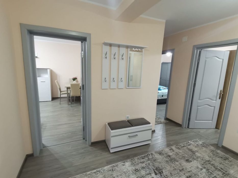Închiriez apartament cu 3 camere Bulevardul Mihai Eminescu-blocurile tip vilă