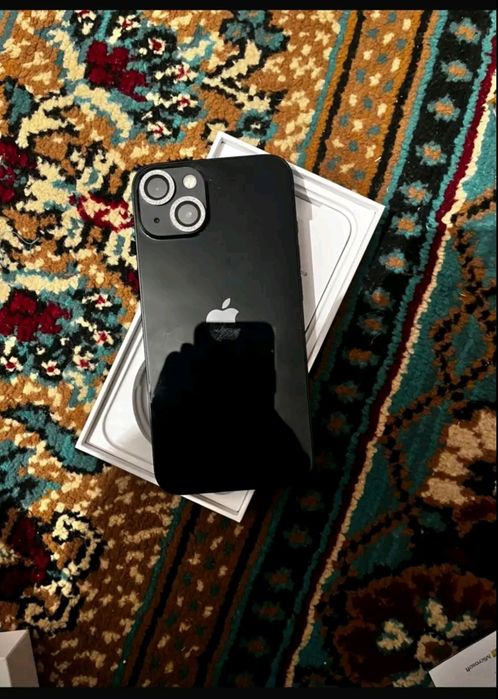 IPhone 13  хорошем состоянии