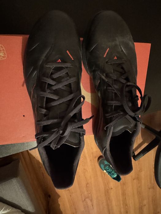 Vand Adidasi de fotbal