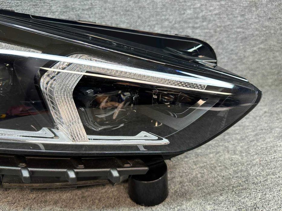 Far led adaptiv dreapta BMW X1 U11