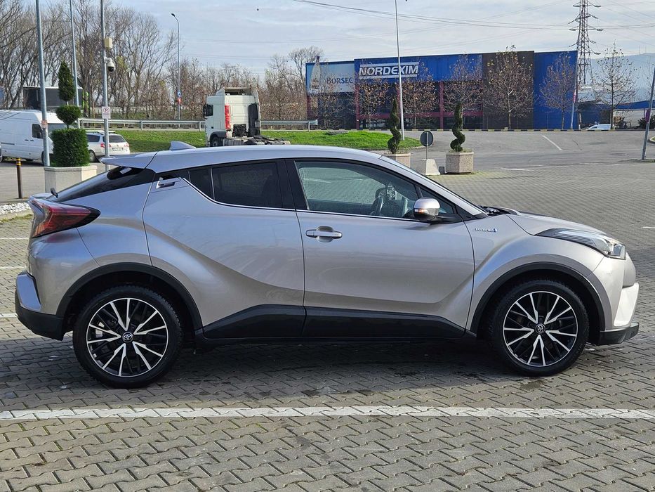 2018 Toyota C-HR hybrid, faruri LED, Keyless, Distronic, carte service