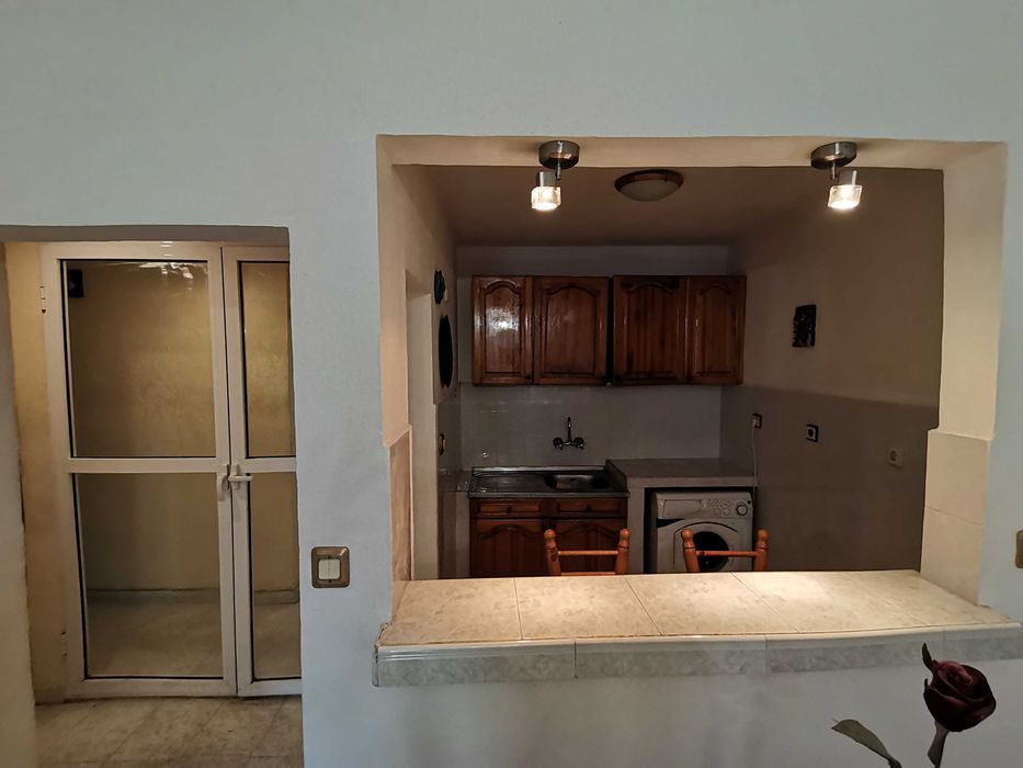 Дава се под наем Тристаен апартамент в Бургас, Лазур - 91 кв.м за 561 € - Снимка #2