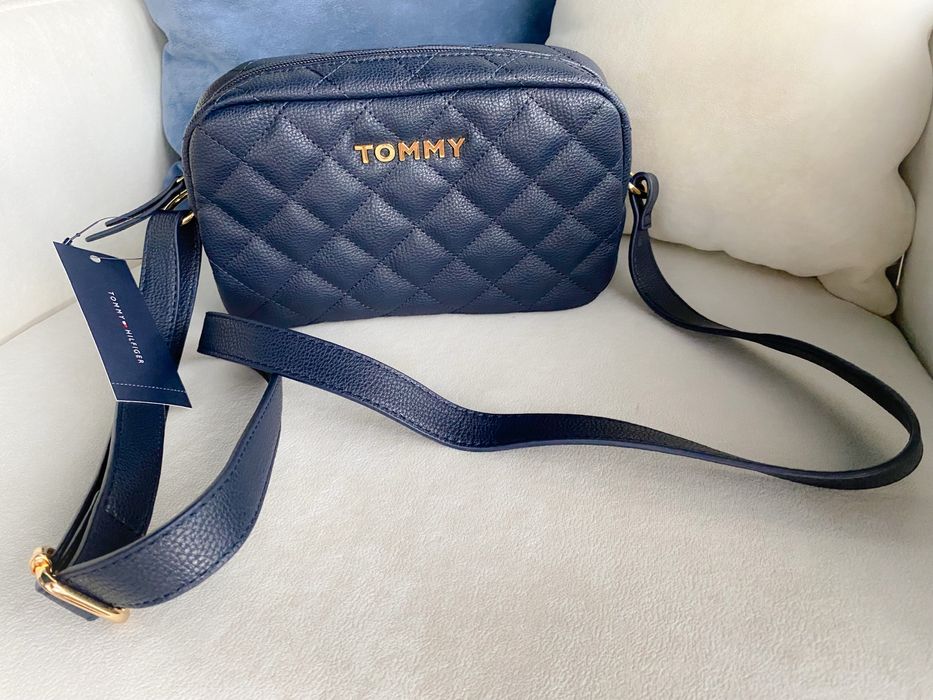Tommy Hilfiger модерна и практична чанта, оригинална, нова с етикет