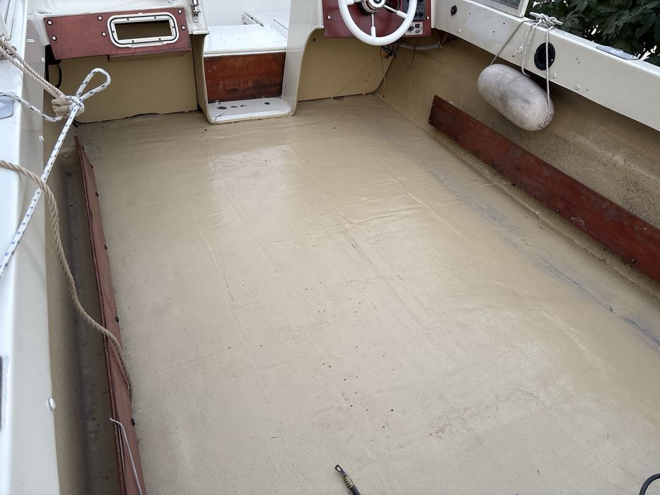 Vind barca trimaran